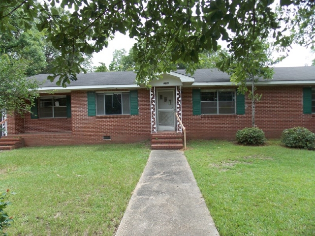 2100 Stringer St