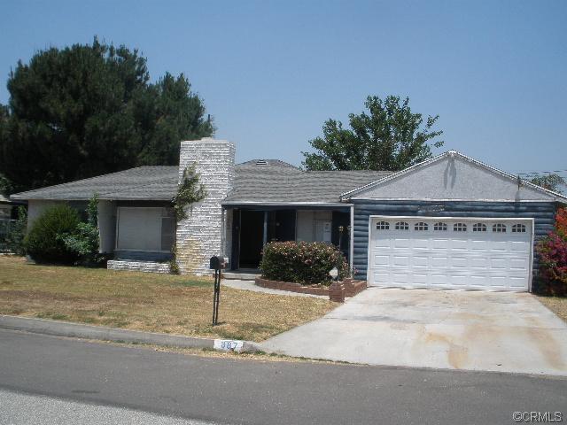 887 Edgehill Dr