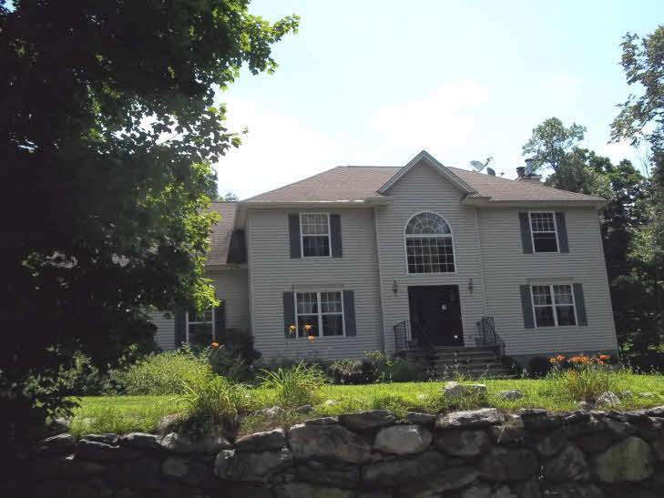4 Woodland Hills Dr