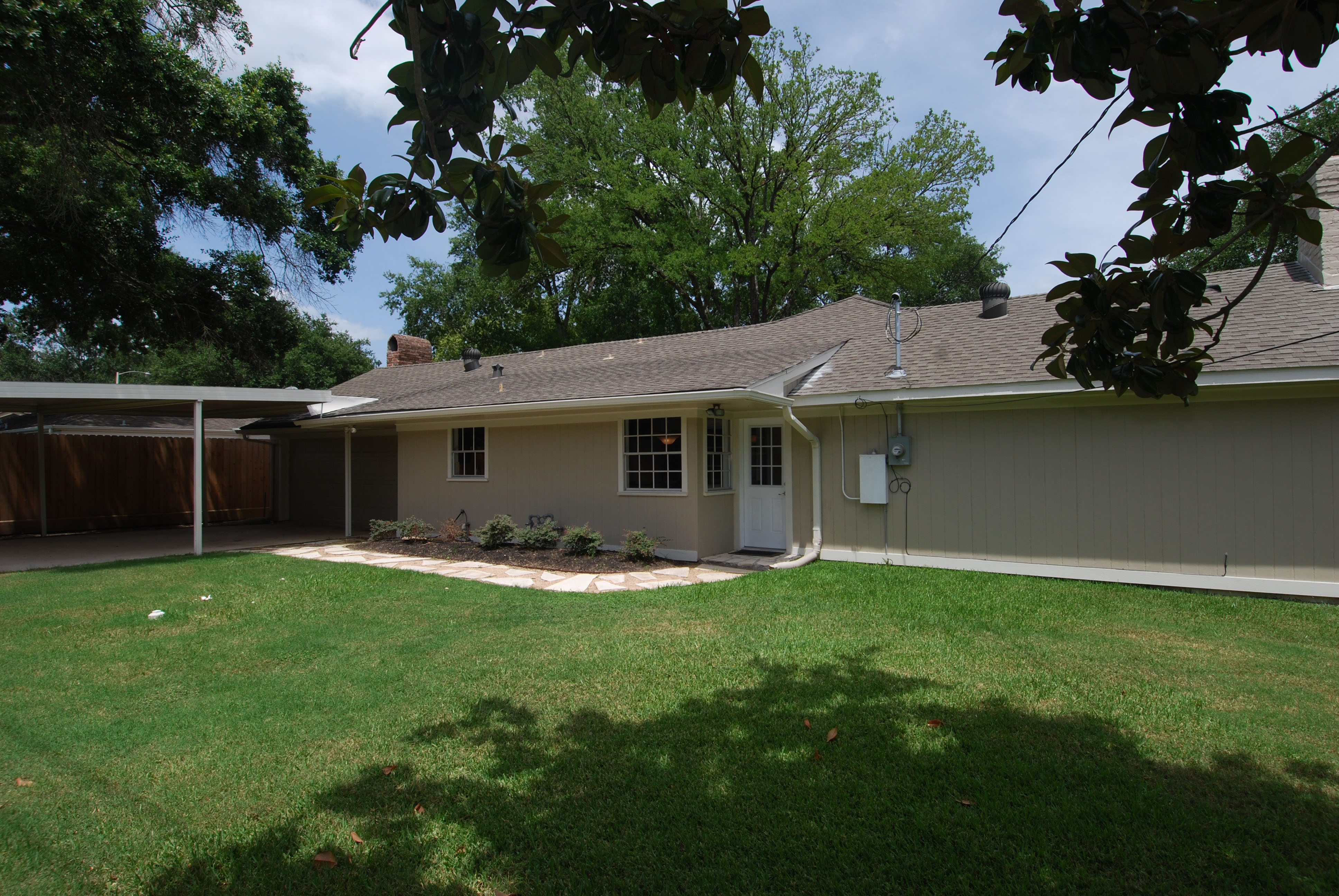 606 Briar Hill