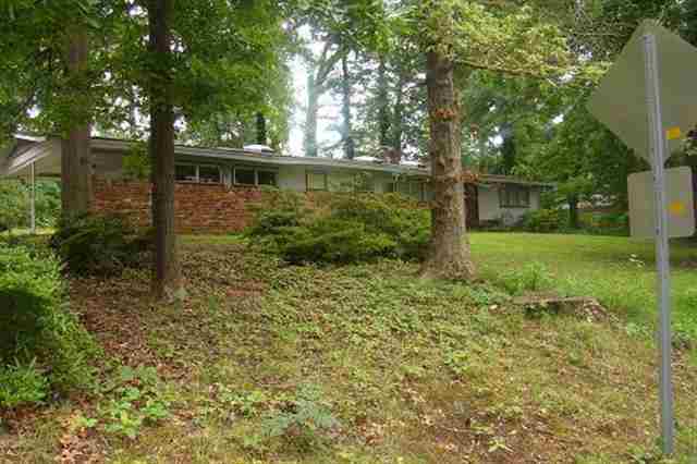 111 Laurelwood Cir