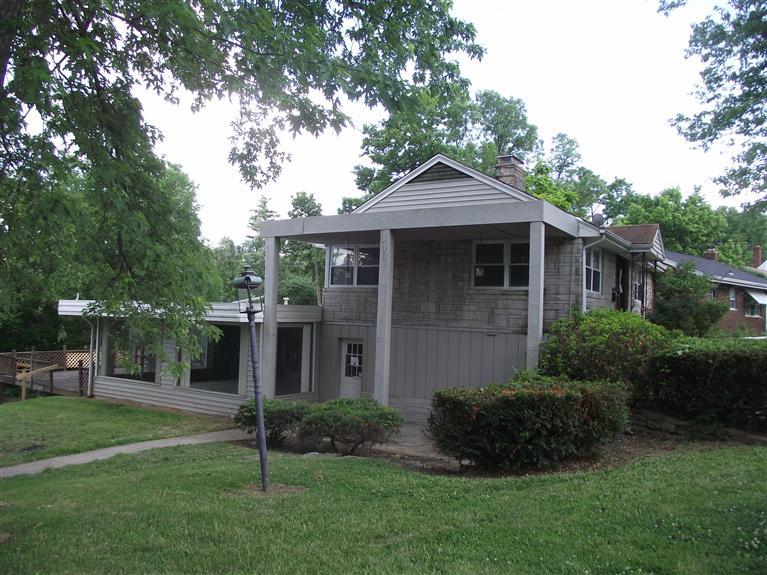 1121 Exter Dr