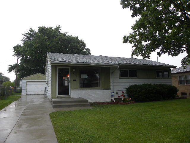 4455 N 89th St