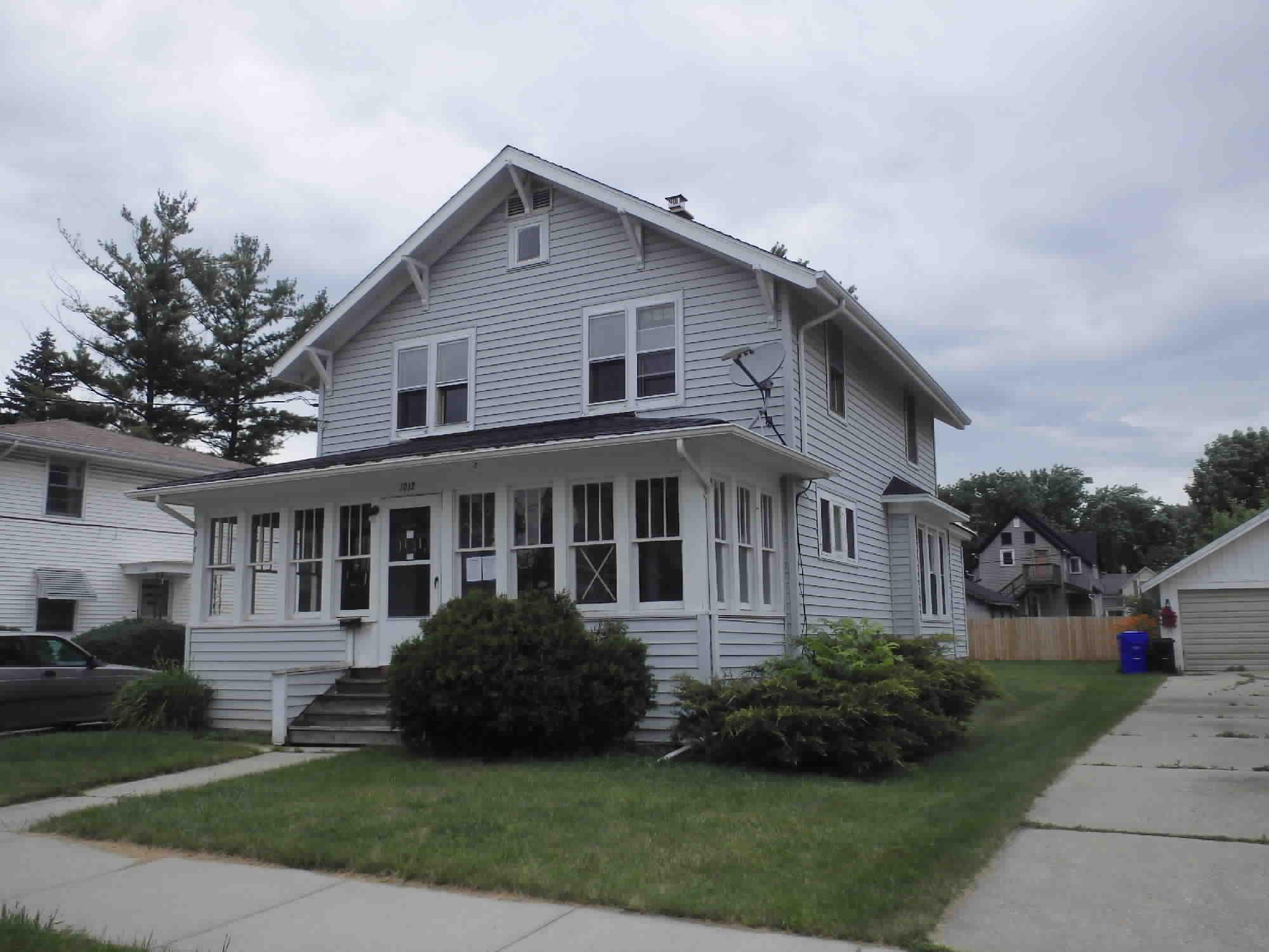 1012 W Lorain St