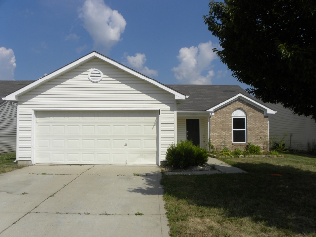 3080 Lakestream Dr