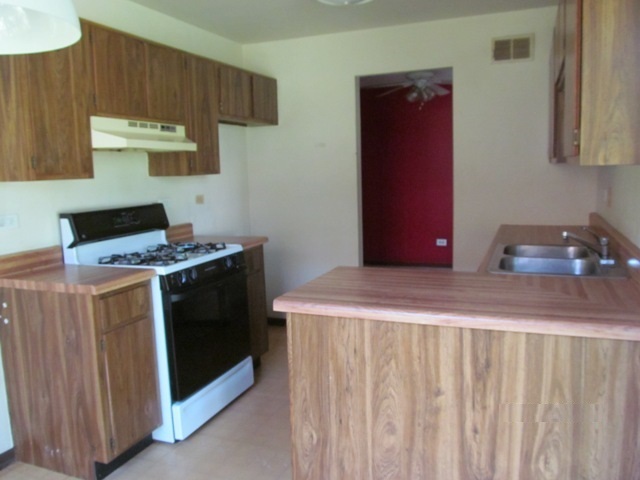 1009 E Glavin Ct Apt 1