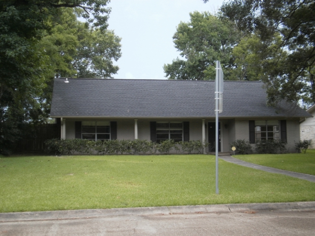 2050 Longfellow Dr