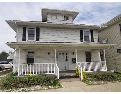 1582 E Main St