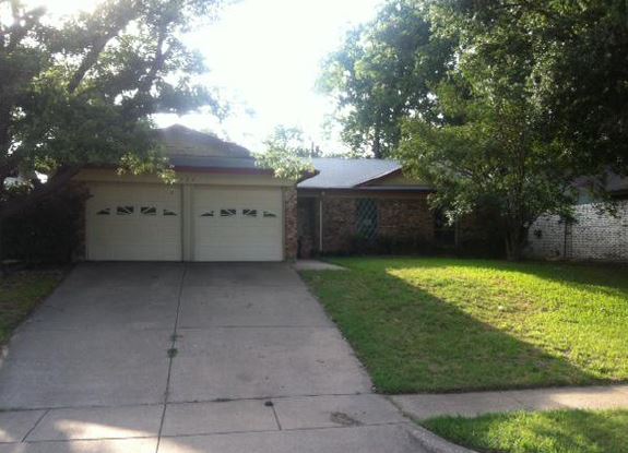 2704 Riverlake Ct