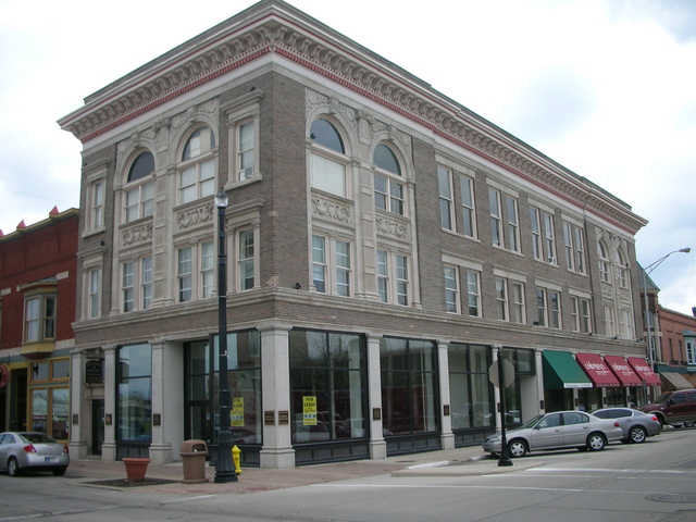 401 S WALNUT ST