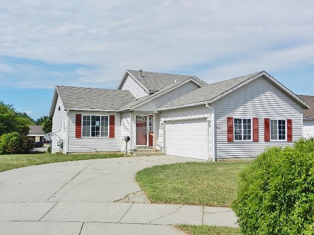 1627 Rebecca Ct NW