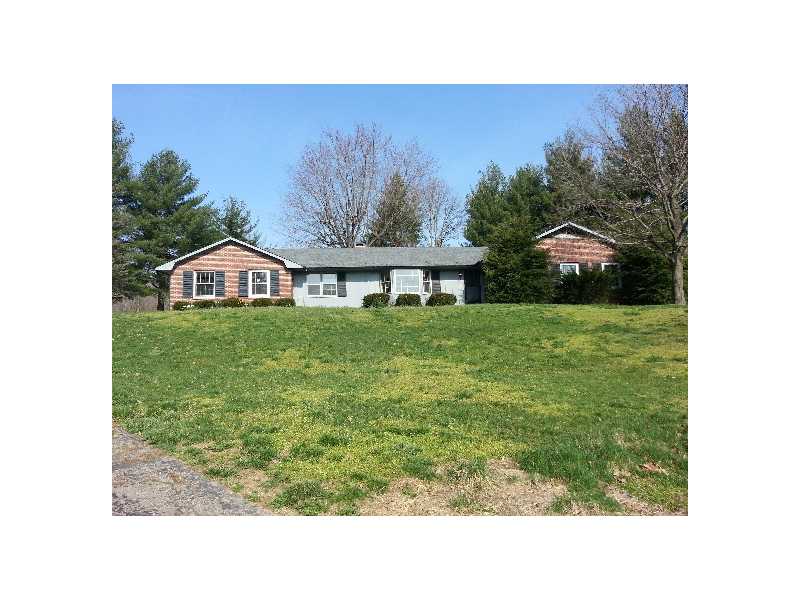 1490 Country Club Rd