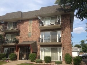 9633 Ridgeland Ave Apt 2d