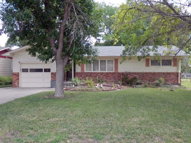 2345 Mayfair Dr
