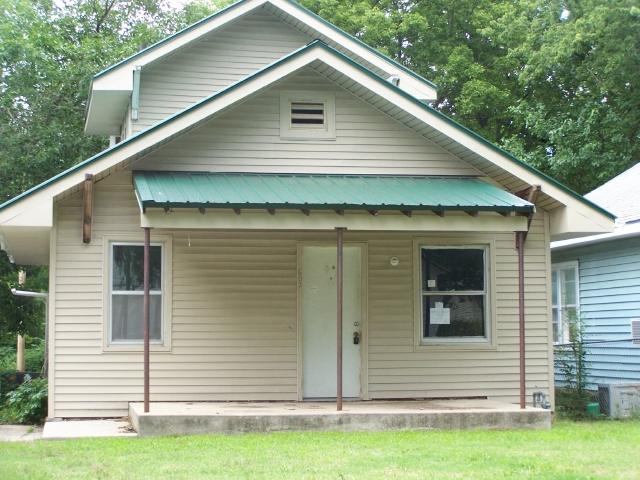 602 S Topeka St