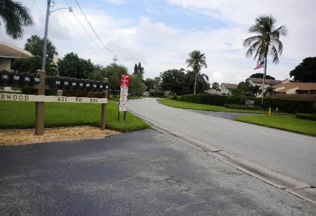 843 Palm View Dr
