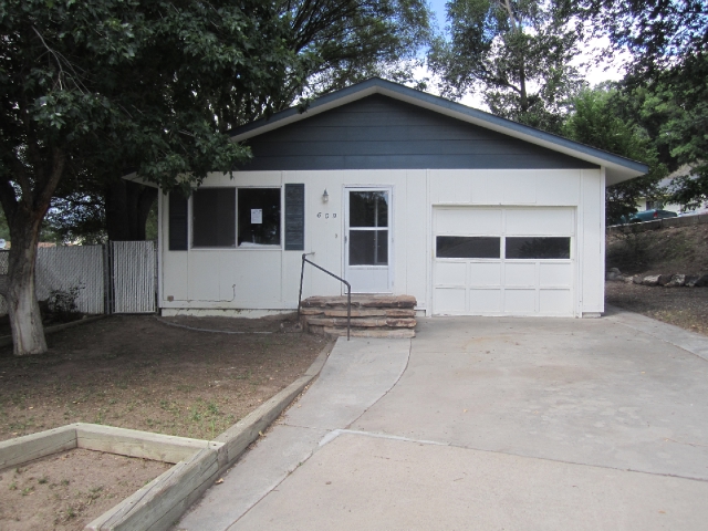 609 E 11th St Hill