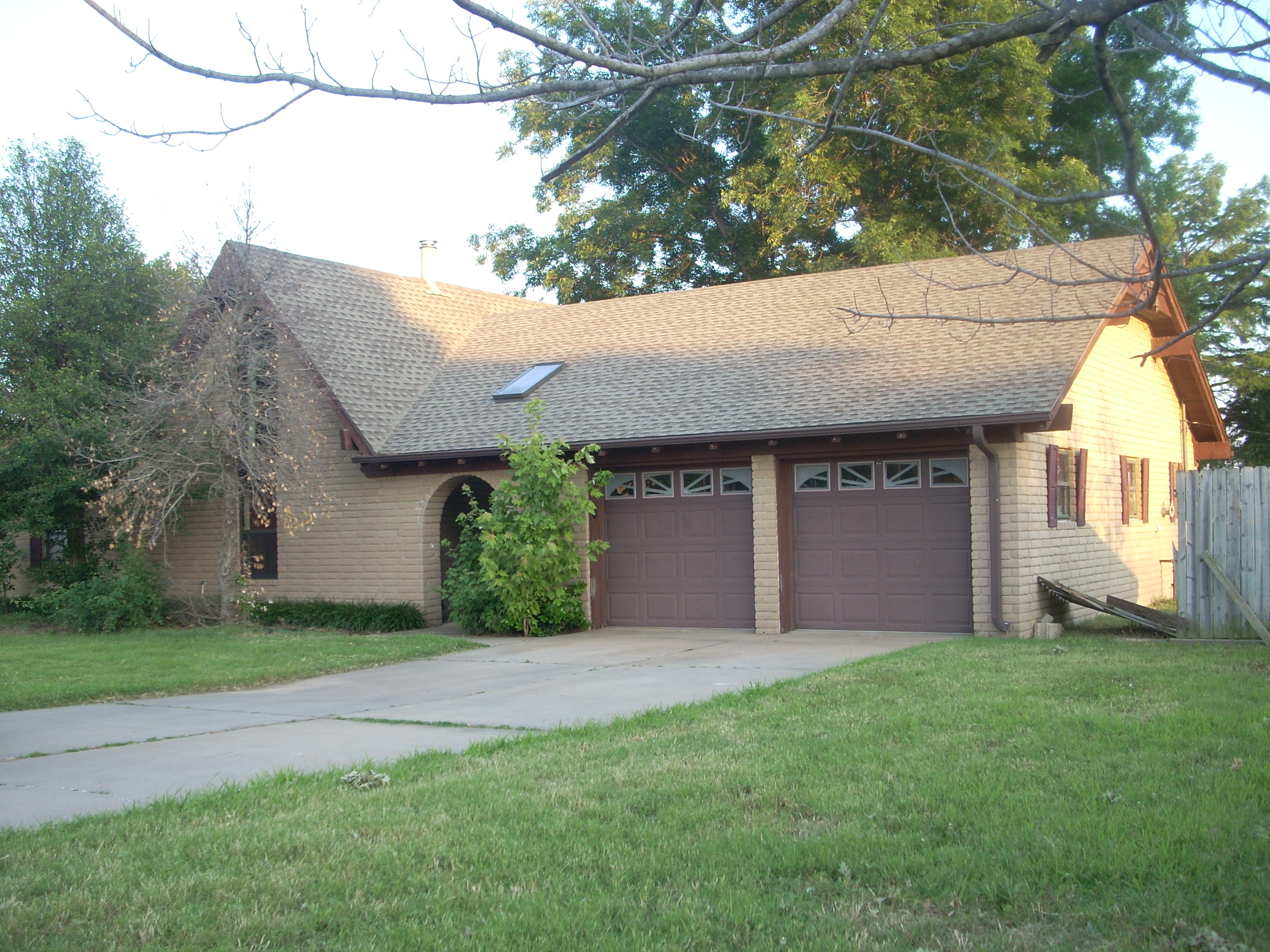 2100 W Grand Ave