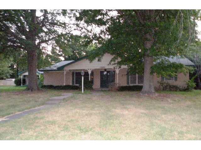 2901 Robin Ln