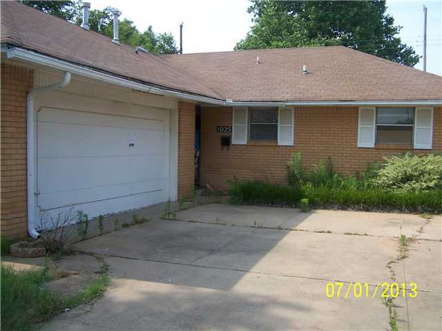 1025 W Woodcrest Dr