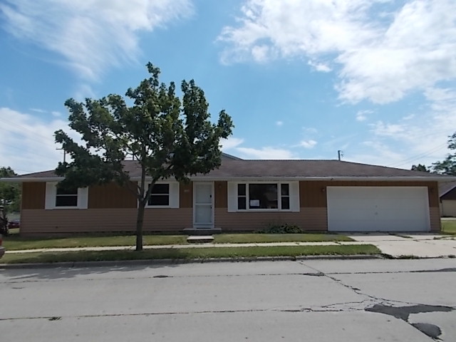 1325 Grand Ave