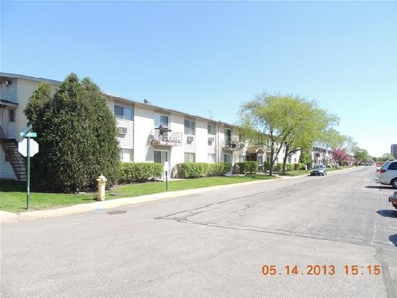 8932 Steven Dr Apt 2b