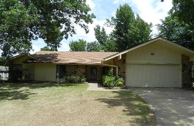 8510 Lynwood Cir