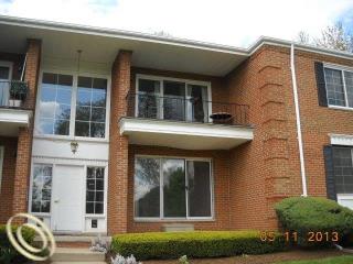 704 E Fox Hills Dr # 124