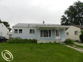 900 Douglas St