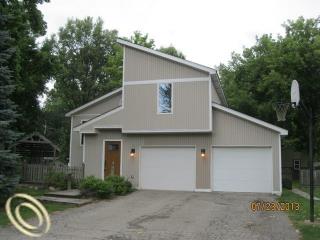2323 Pleasant Rdg