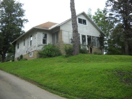 490 Manning St