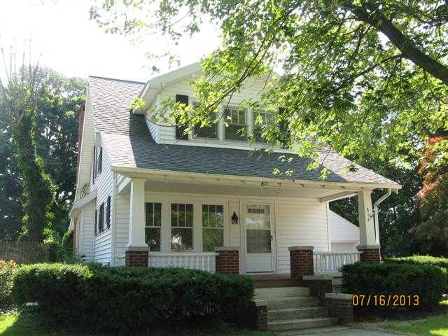816 Leonard St