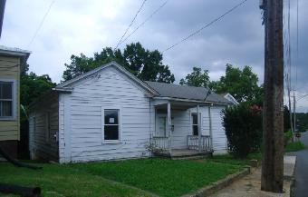 2700 Loraine St