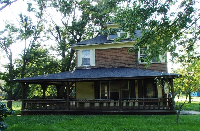 1104 S Walnut St