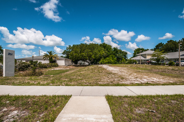 Alt 19 Palm Harbor next to 261 Alt 19