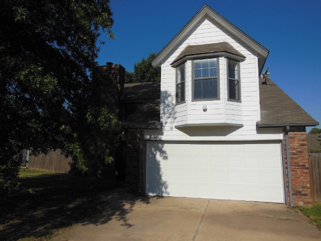 304 S Indianwood Ave