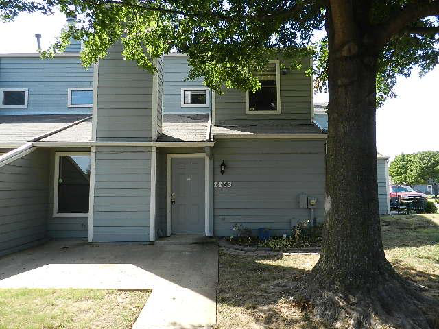 2203 W Quantico St