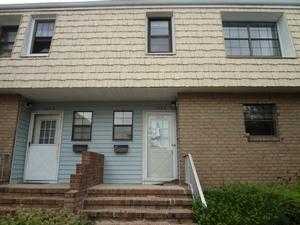 1004 Victoria Ct