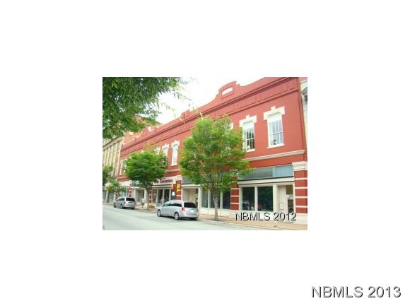 307 Middle Street E