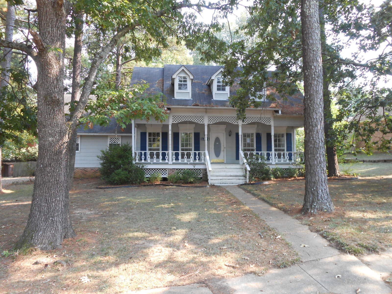 1301 Rosemont Dr