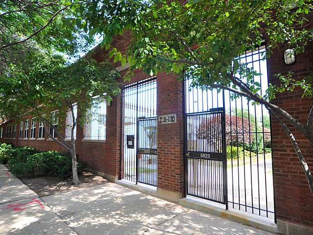 5823 N Ravenswood Ave Apt 205