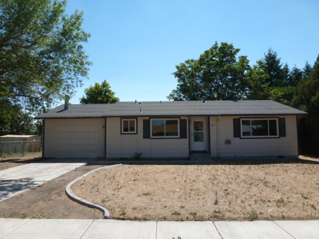 1327 W Carlton Avenue