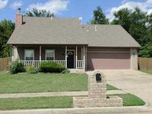 2704 Parkwood Ct