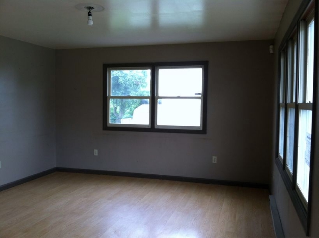 208 Hickory Dr