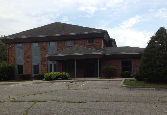 702 N RIVER DR