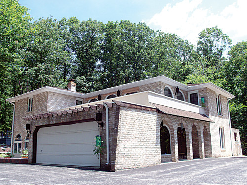 799 Laurel Woods Lane