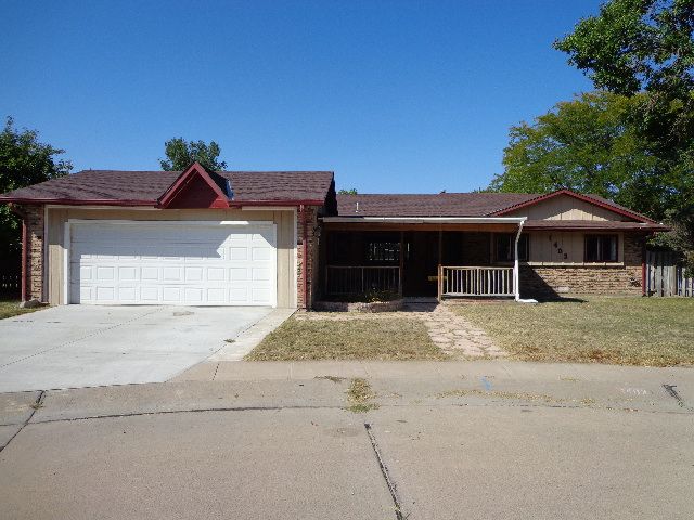 1402 Lee Court