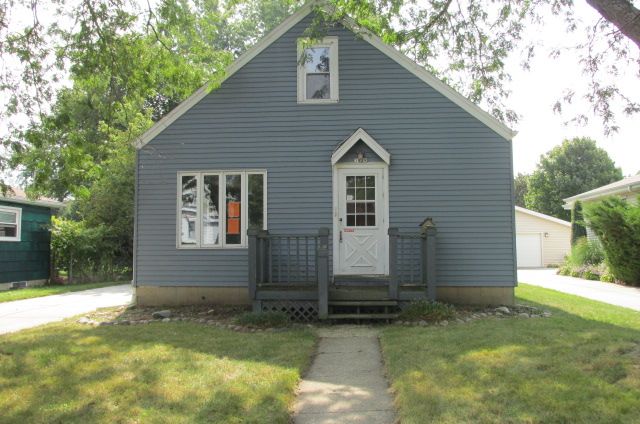 3829 East Birchwood