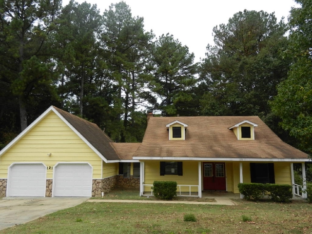 121 Longwood Dr