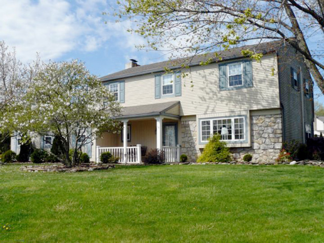 10 ROSEMORE DR